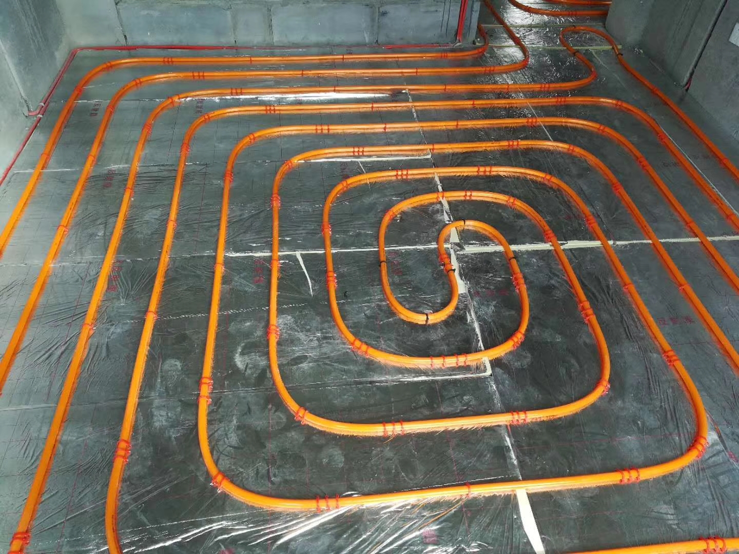 青島沃富新能源公司地暖施工效果圖 青島沃富新能源公司地暖施工效果圖